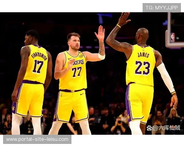 湖人客场战绩波动，尼克斯六连胜期间防守效率提升